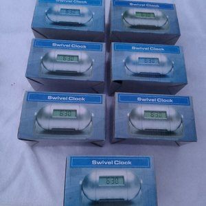 Bundle of 4 desktop-decoration/quartz/LCD/alarm clocks, brand new, SKU